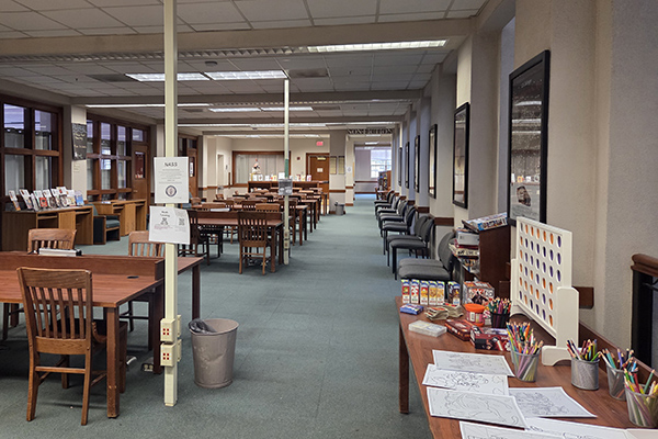A large room of worktables and supplies for students.